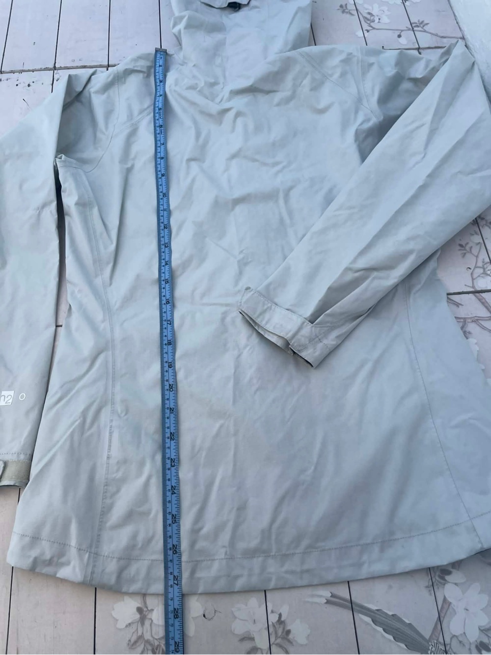 Patagonia Women's Light Gray Hooded Utility Jacket - Picture 16 of 16